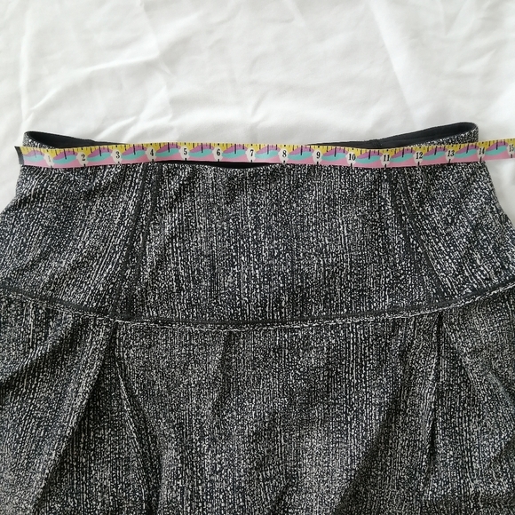 Lululemon Lost In Pace Skirt Skort Pleated Running Tennis White and Black Size 6 - Picture 13 of 16